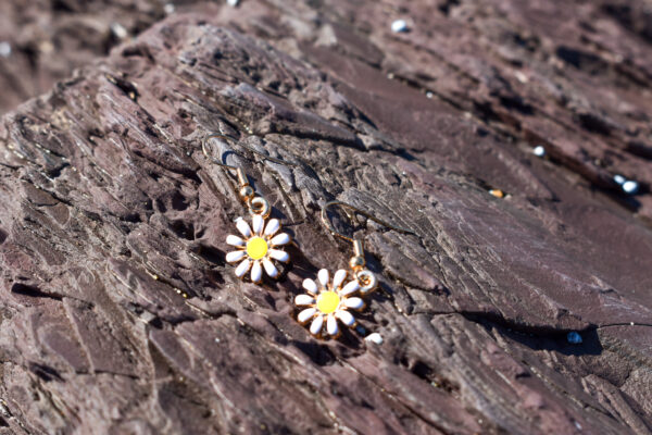 Daisy Love Pairs Earring - Image 4