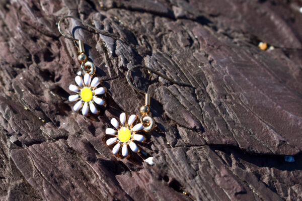 Daisy Love Pairs Earring - Image 3