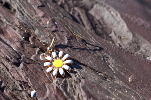 Daisy Love Pairs Earring - Image 5